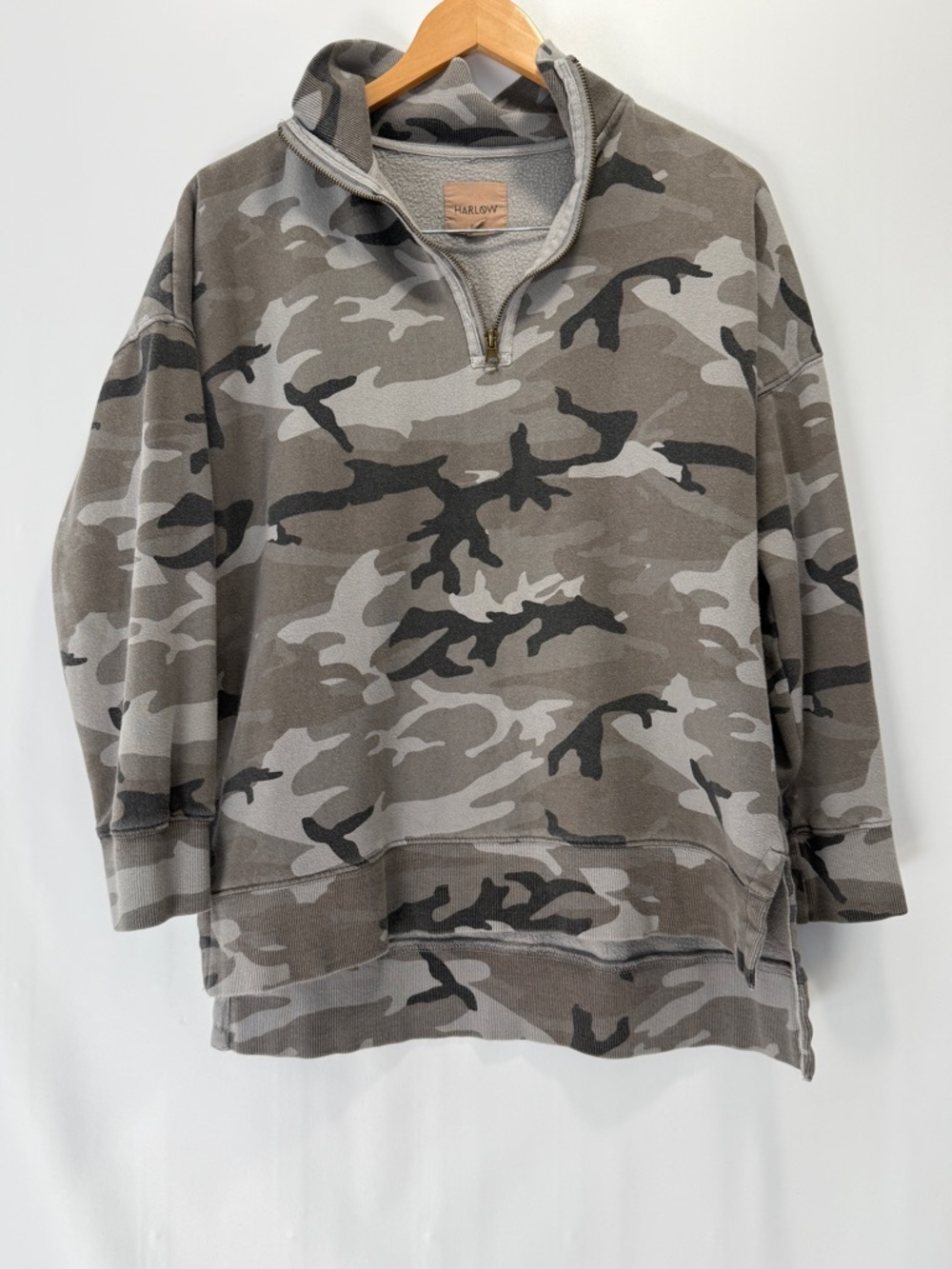 Harlow Men’s zip camouflage Sweatshirt size M